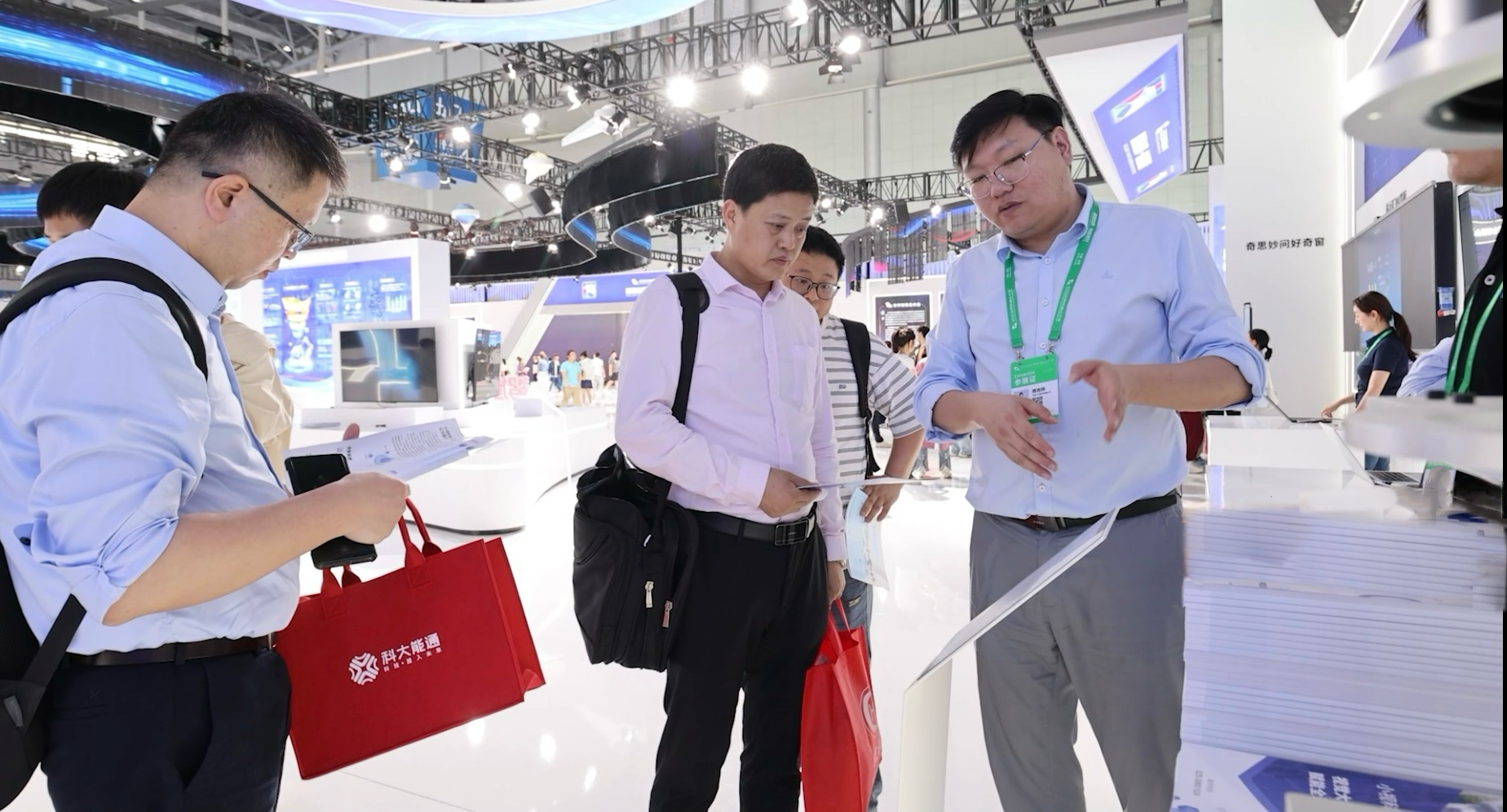 爱游戏aiyouxi科技亮相2025世界制造业大会|视觉大模型赋能“智造世界”